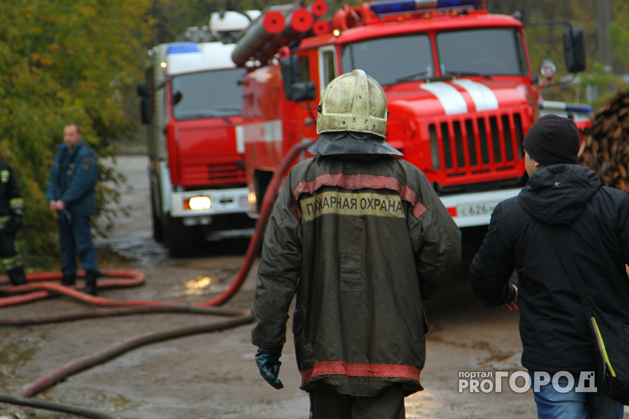 В Чепецке произошел пожар в гаражном боксе на улице Ленина