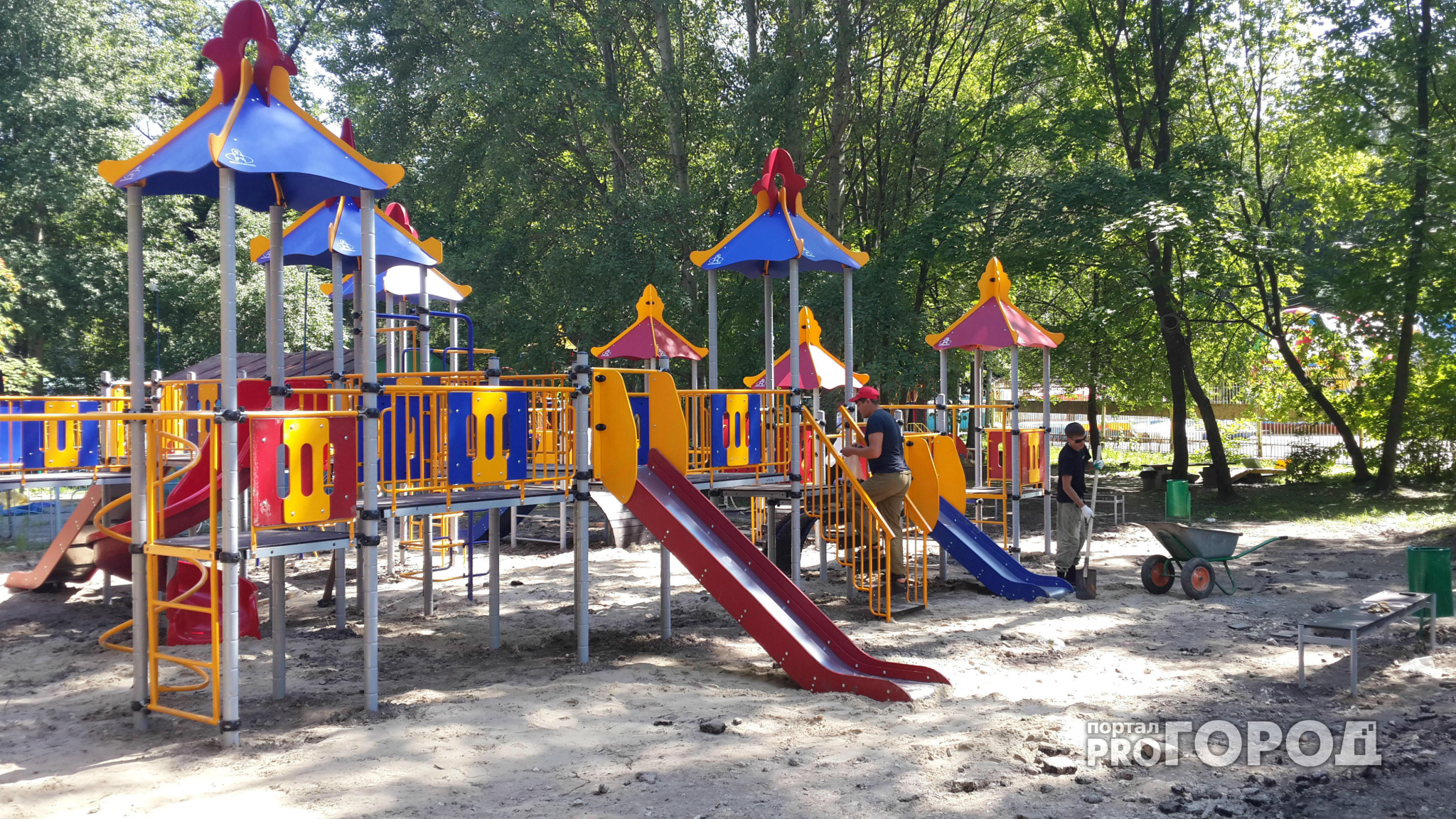 В Чепецке открыли две новые детские площадки