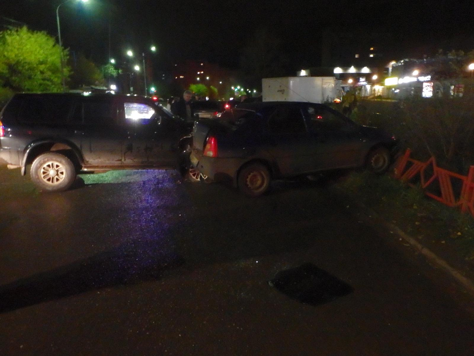 В Чепецке произошло тройное ДТП: в аварии пострадал один человек
