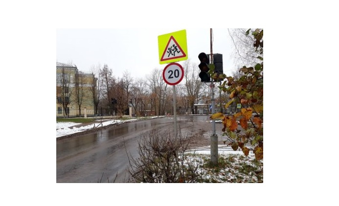 В Чепецке неправильно повесили  новый дорожный знак