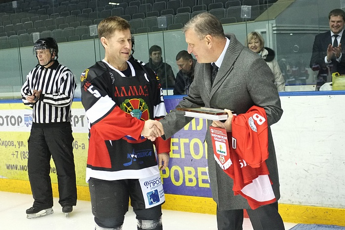 Губернатор приехал в Кирово-Чепецк, чтобы посмотреть хоккей