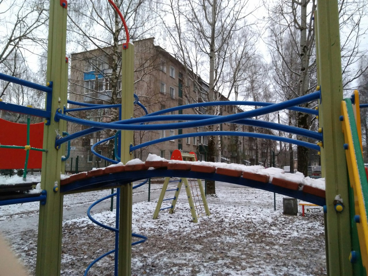 Ребенок травмировался на детской площадке на Первомайской