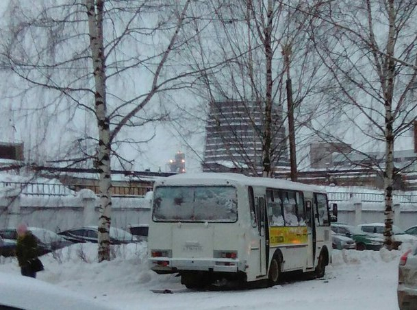 Сhevrolet NIVA столкнулась с автобусом в Чепецке