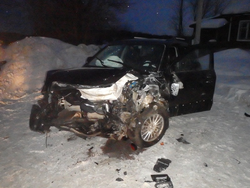 В ДТП Чепецком районе из-за отпавшего у КамАЗа колеса пострадали 4 человека