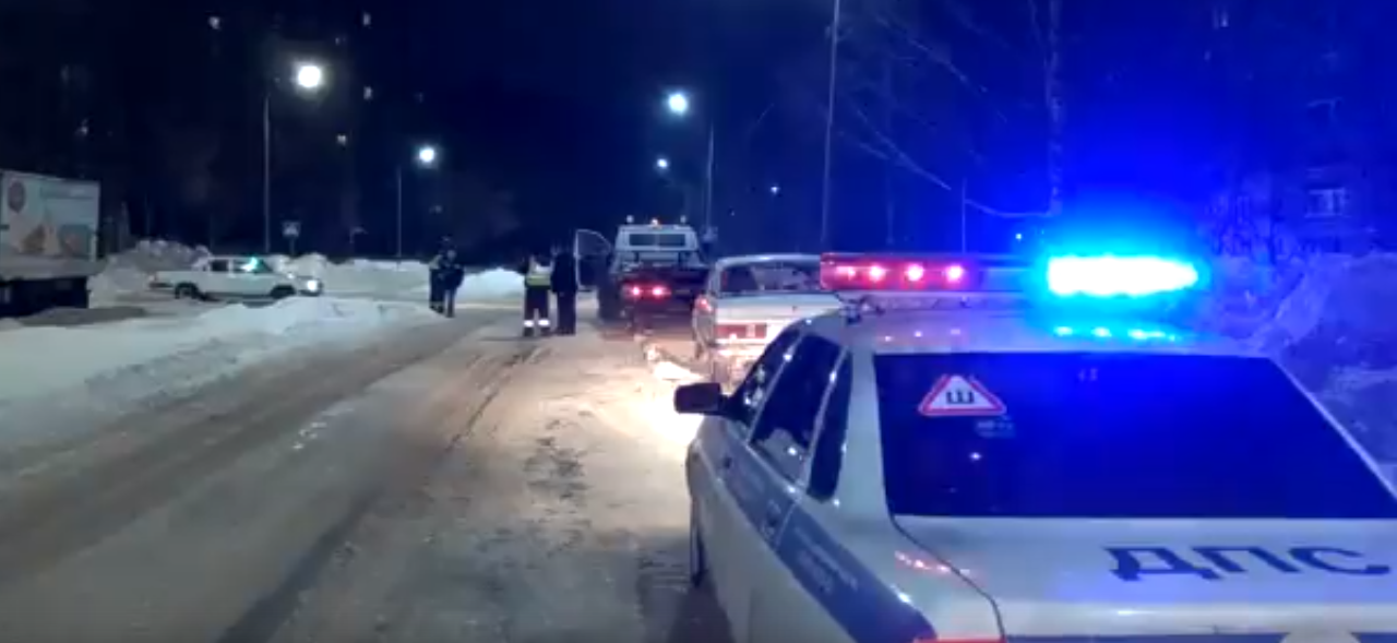 На Сосновой в Чепецке начали эвакуировать машины