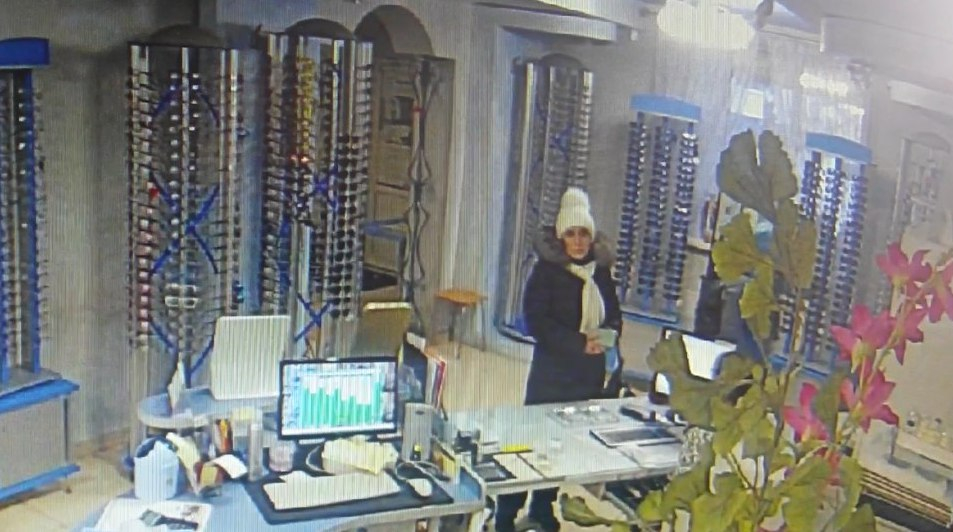 В Чепецке женщина украла товар из оптики