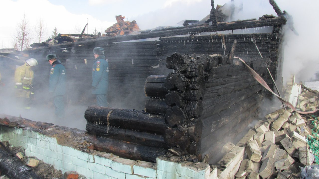 В Чепецком районе из-за включенного обогревателя сгорел дом