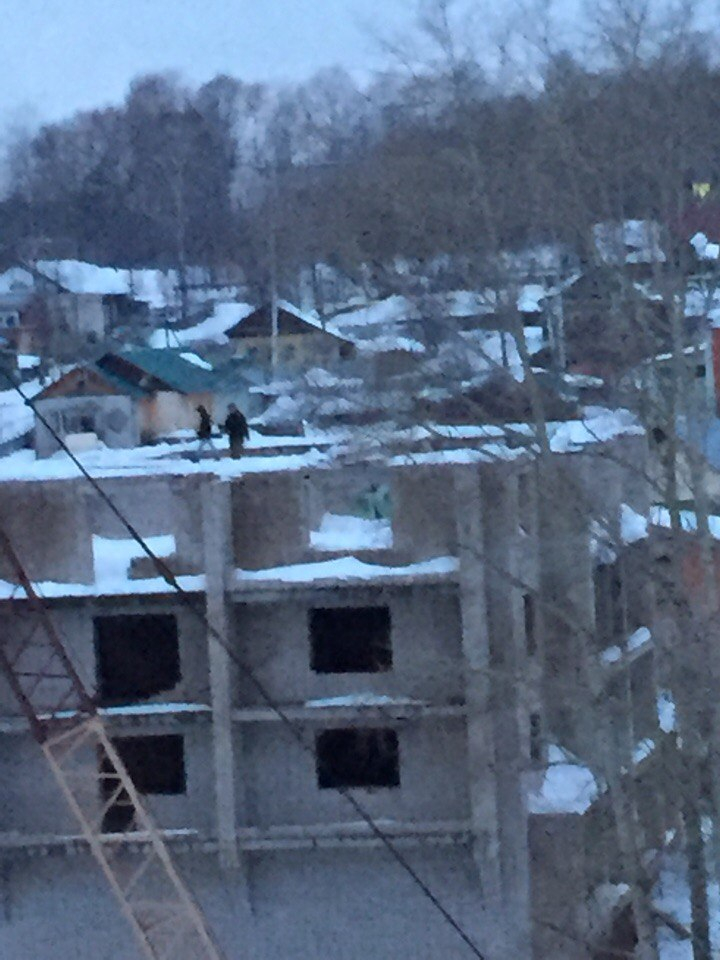 В Чепецке дети бегают по верхнему этажу недостроя