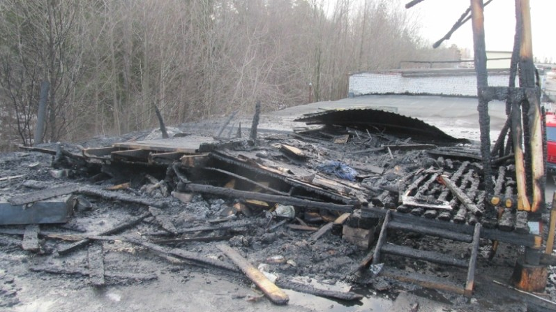В Чепецке сгорела баня, находившаяся на крыше гаражных боксов