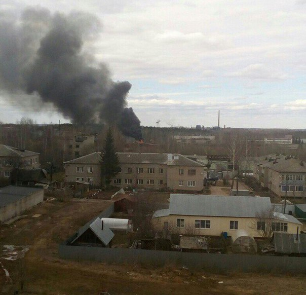Дознаватели рассказали, из-за чего загорелось здание бывшей воинской части в Чепецке