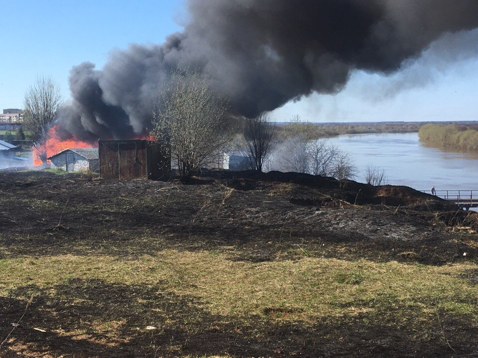 В Боево сгорели овощные ямы: рядом с местом пожара видели подростков