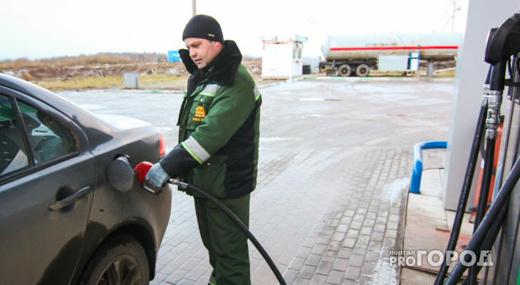 Правительство РФ договорилось зафиксировать цены на бензин