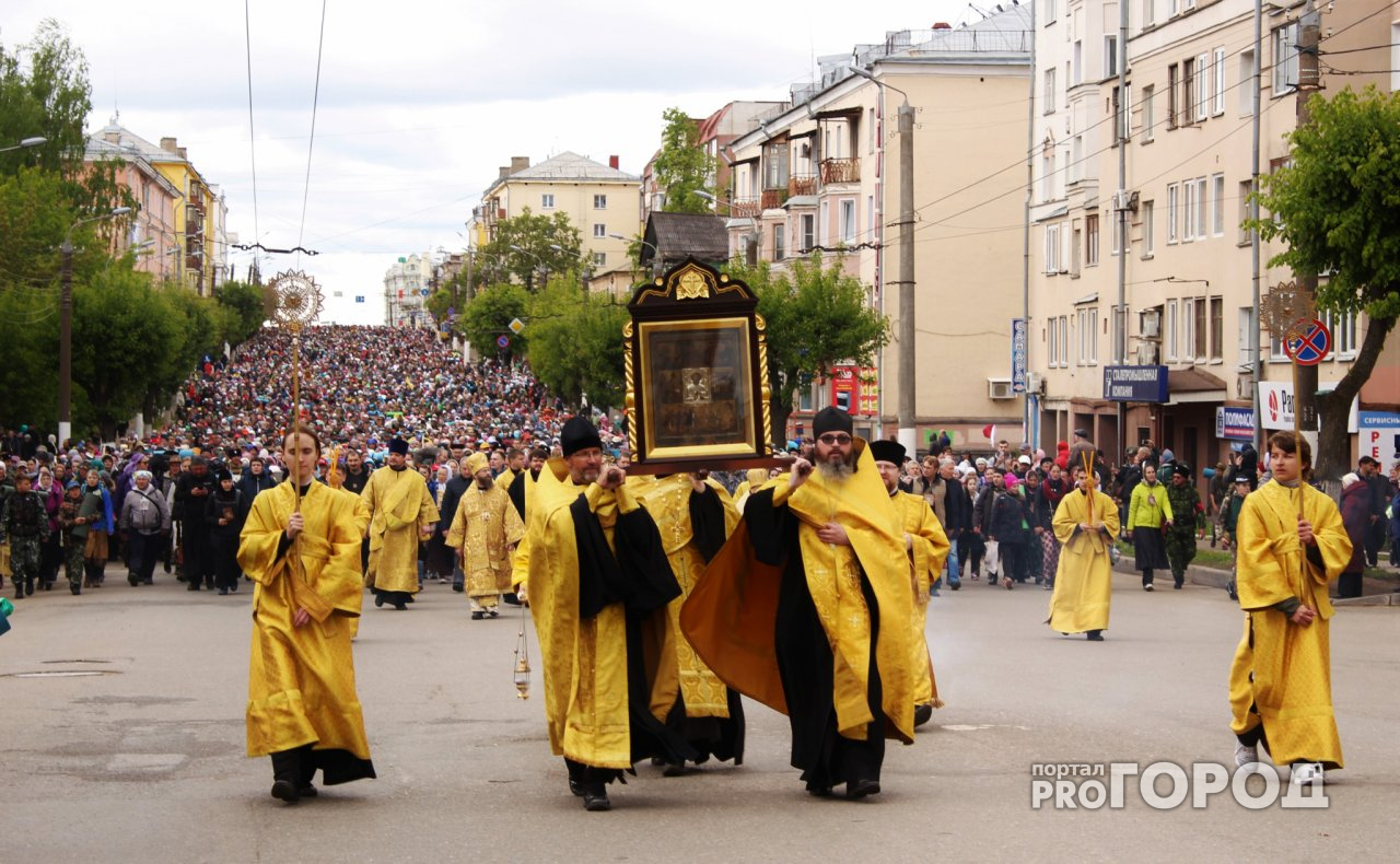 Фоторепортаж: около 70 тысяч верующих отправились из Кирова в Великорецкий крестный ход