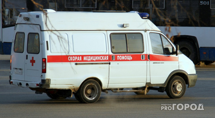 В Чепецке на ребенка упали футбольные ворота: мальчика госпитализировали