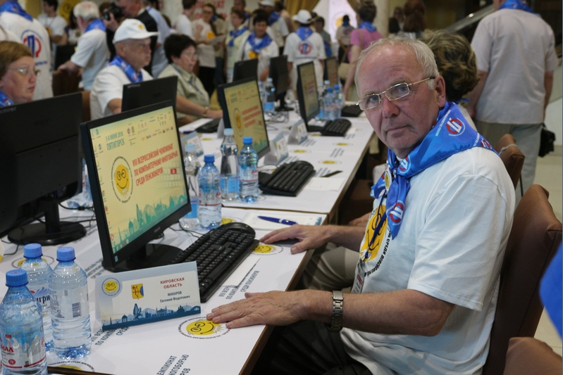 Пенсионер из Чепецка стал победителем в чемпионате по компьютерному многоборью