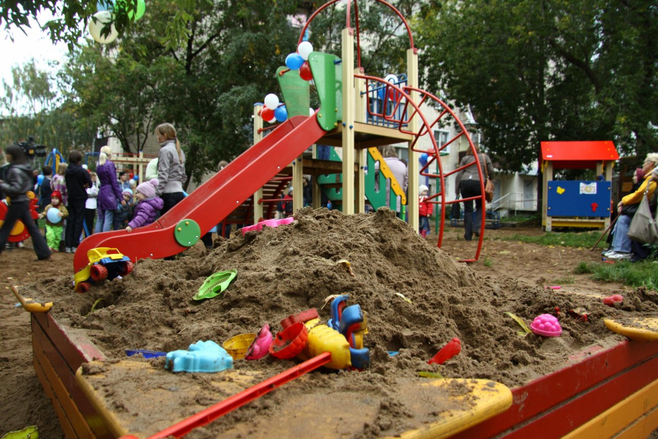 В Чепецке проходит ремонт детских площадок