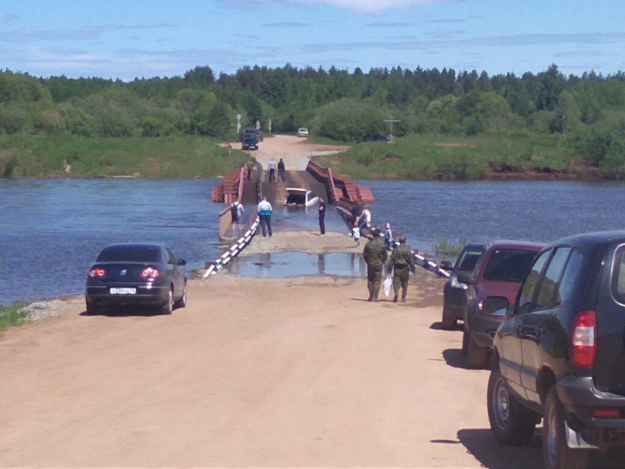 В Каринторфе на мосту утонул ВАЗ-2109