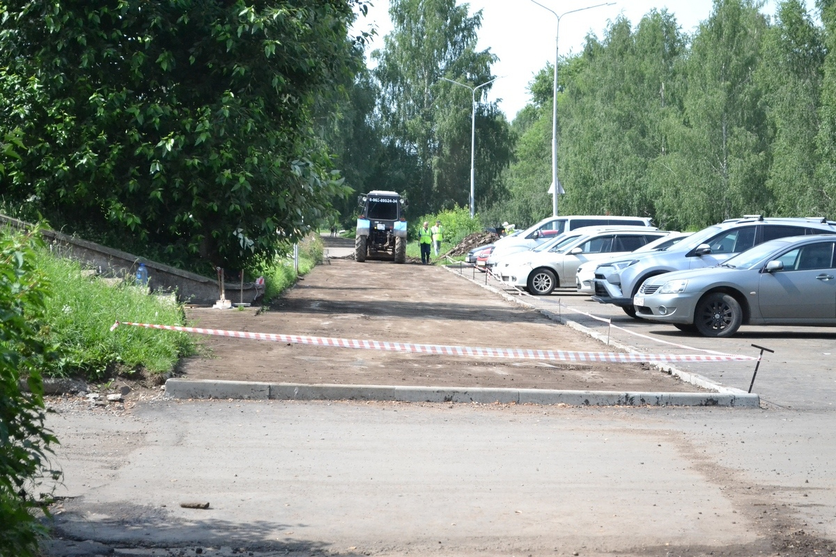 В Кирово-Чепецке начался ремонт тротуаров на Вятской Набережной