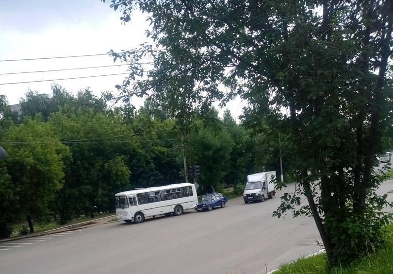 В Кирово-Чепецке ВАЗ влетел под автобус