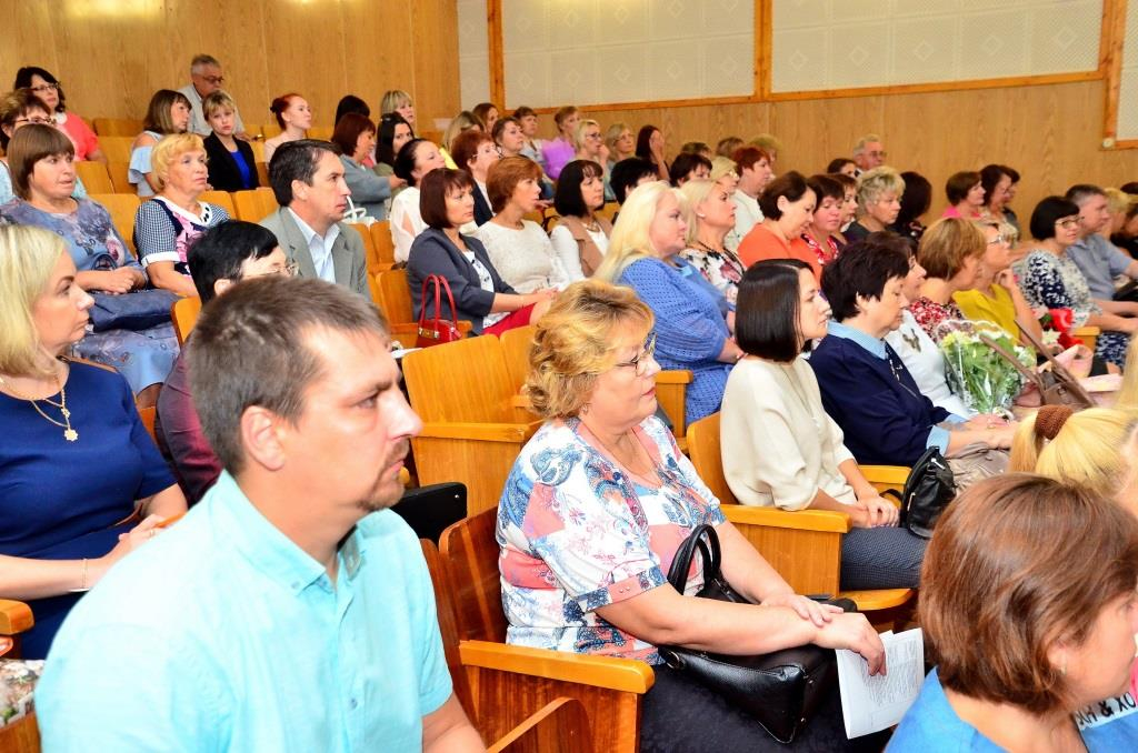 «УРАЛХИМ» принял участие в августовских совещаниях педагогов города и района
