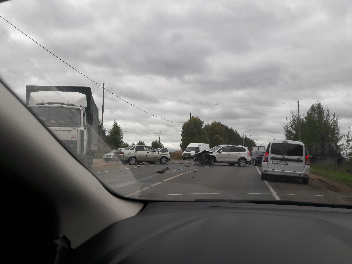 Серьезное ДТП на трассе в Чепецком районе: Subaru не пропустил ВАЗ