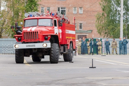 В Чепецке прошли соревнования по скоростному маневрированию среди водителей пожарных машин