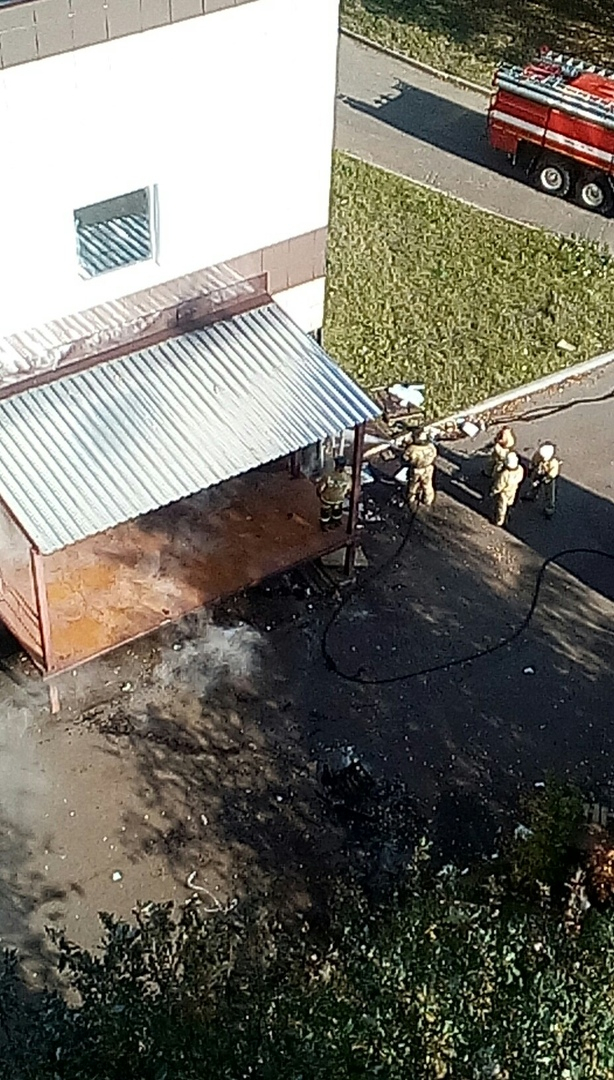 В Чепецке на улице Володарского загорелся недострой