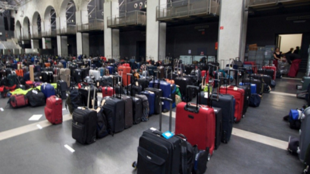 Чепчанке вернули багаж, который остался в Тунисе: половина вещей испорчена