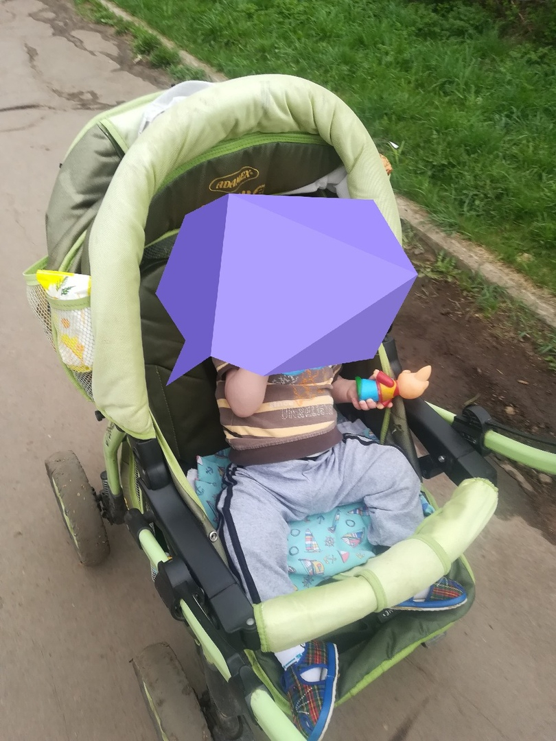 В Чепецке из подъезда украли детскую коляску
