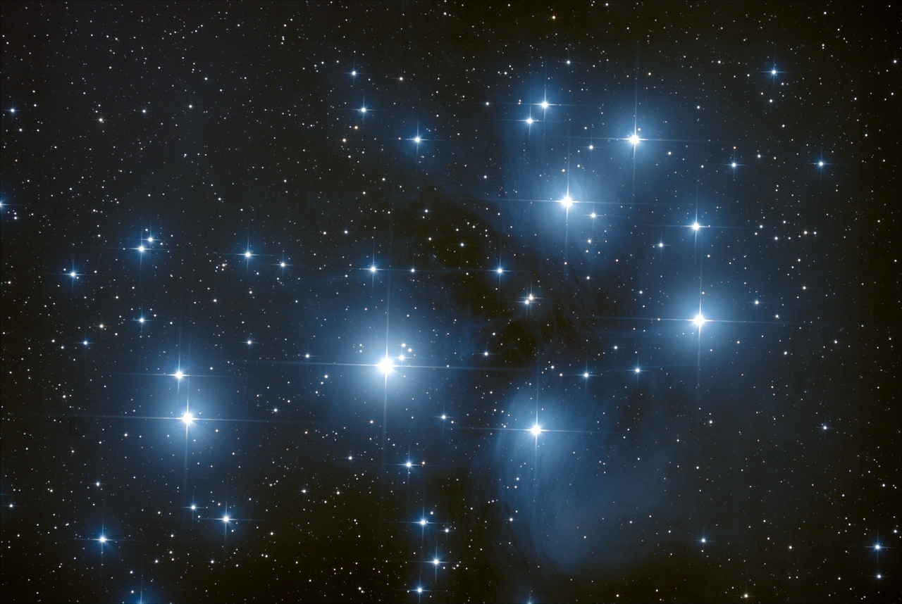 В Кировской области астрономы засняли на фото звездные Плеяды