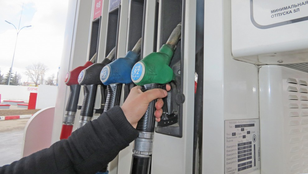В Чепецке за АЗС в авто перелили бензин, сказав, что бак расширился