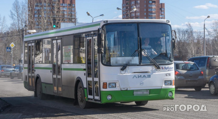 В Чепецке в автобусе 2 маршрута неизвестный с двумя ножами угрожал пассажирам