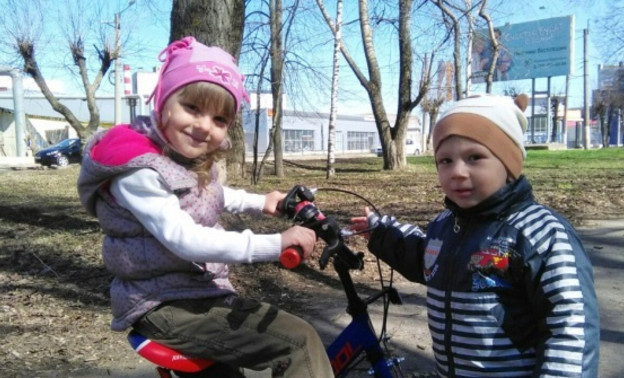 В Кирове 2 недели разыскивают пропавшую семью с двумя маленькими детьми