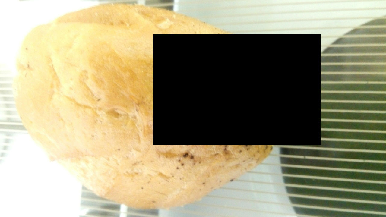 В Чепецке жители купили хлеб с неприятным "сюрпризом"