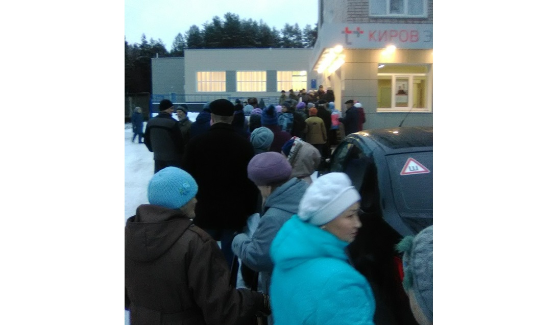 В Чепецке вновь выстроилась огромная очередь возле «Энергосбыта»