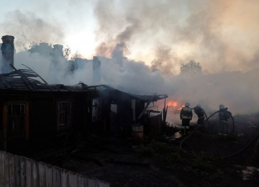 В Чепецком районе сгорел садовый дом