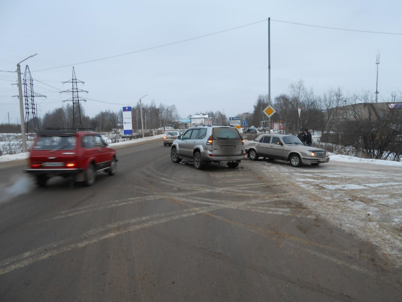 В Чепецком районе у поста ДПС «Волга» не пропустила Toyota Land Cruiser