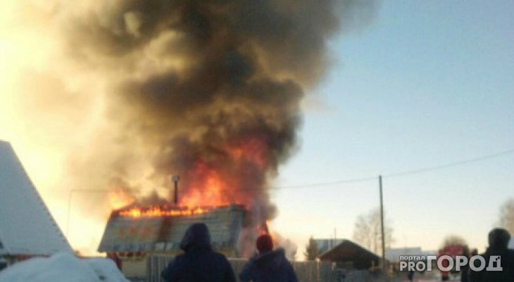 В Чепецком районе загорелся жилой дом