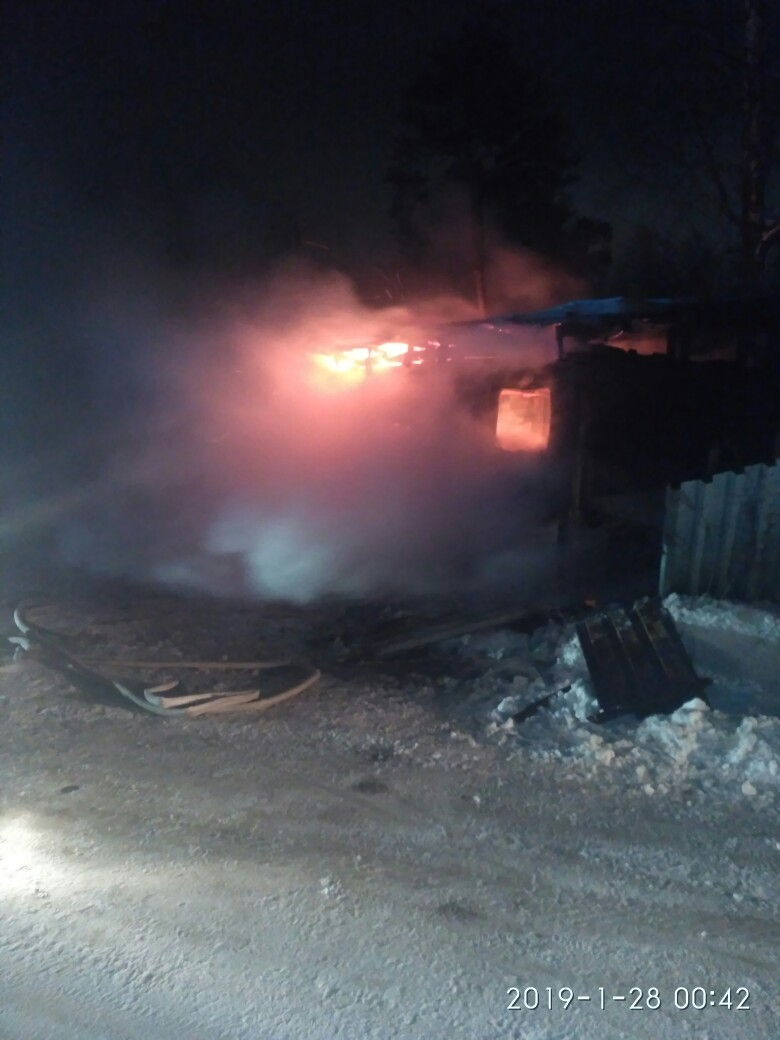 В Кирово-Чепецке сгорел бытовой вагон: пострадал мужчина