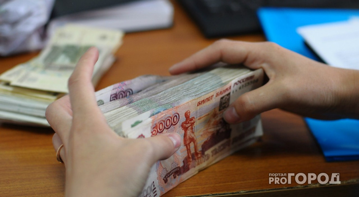 Более 400 тысяч рублей задолжал горе-работодатель своим работникам