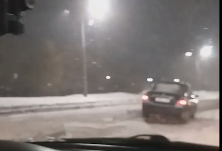На проспекте России женщина-водитель спровоцировала ДТП, не пропустив Nissan