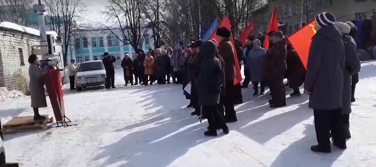 Видео: в Кировской области прошел митинг против "мусорной реформы"