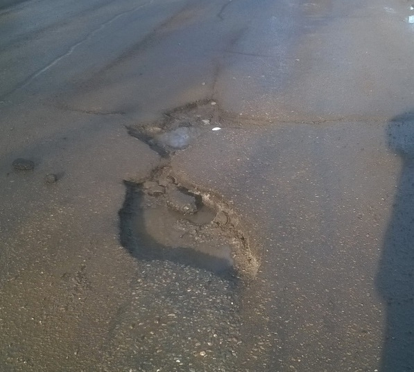 Проверка слухов: в Кирово-Чепецке администрация платит деньги за пробитые шины