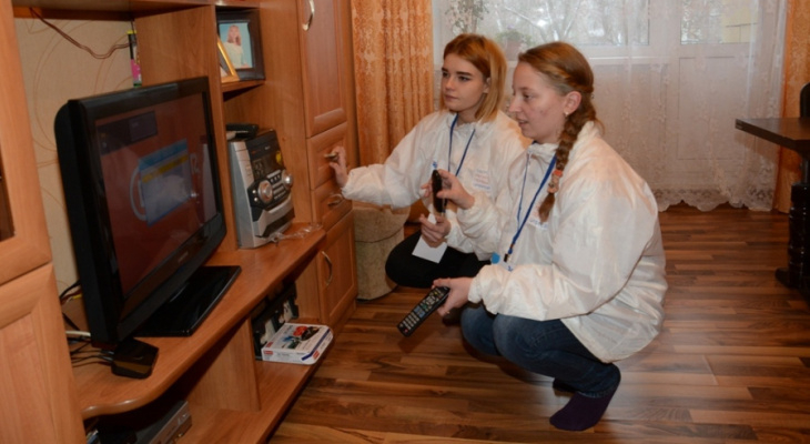 В Кирово-Чепецке волонтеры помогают настраивать цифровое ТВ