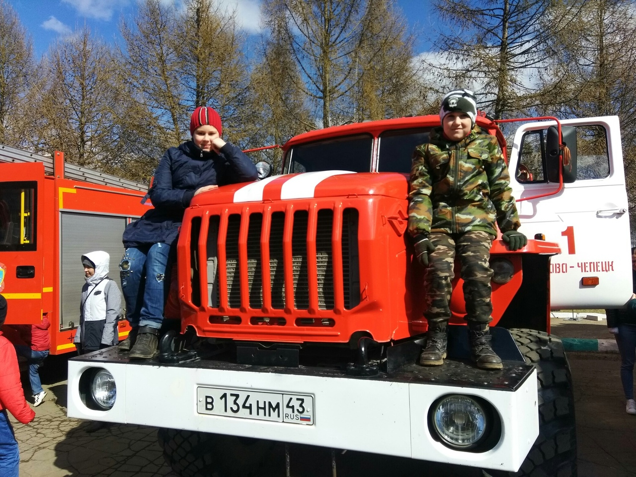 В Кирово-Чепецке прошел парад спасательной техники