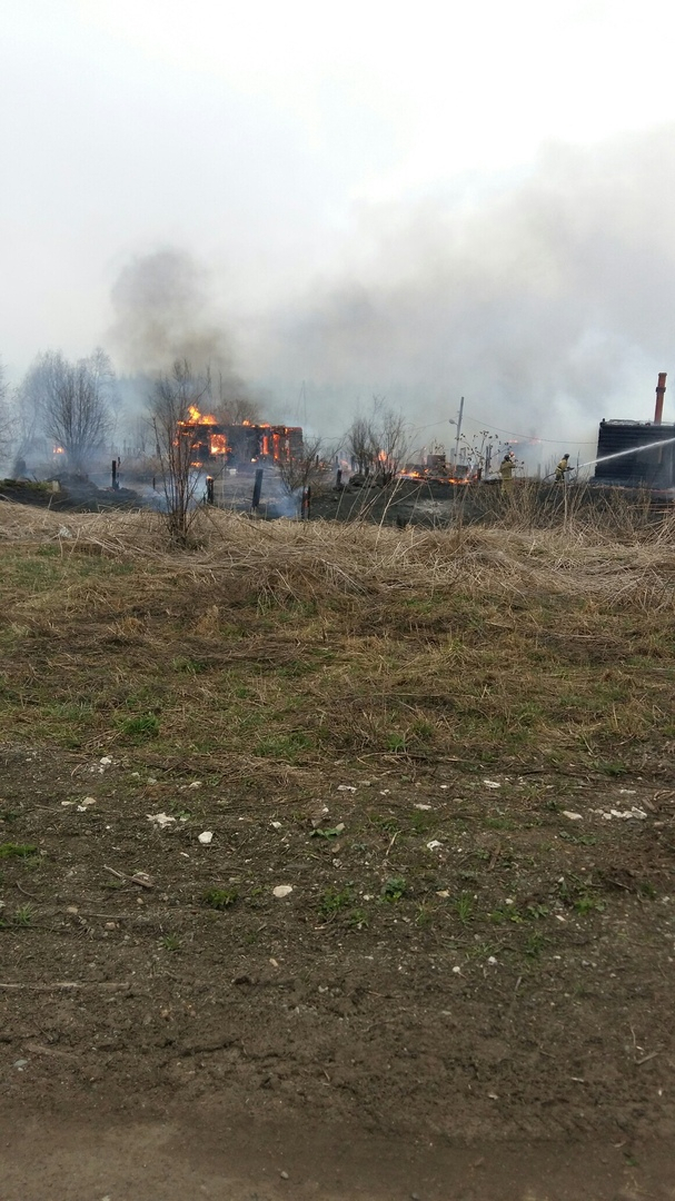 Очевидцы: «В Чепецком районе дети подожгли дом»