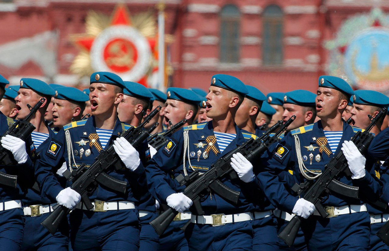 Прямая трансляция: парад Победы на Красной площади в Москве