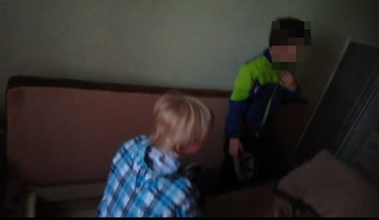 В Кирове незнакомец увел с улицы двух мальчиков
