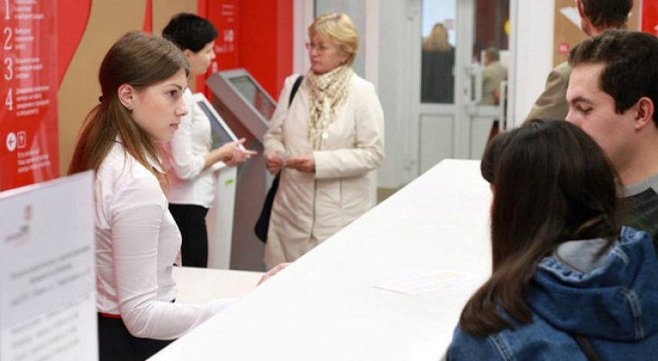 Выпускники смогут подать документы для поступления через МФЦ в Чепецке