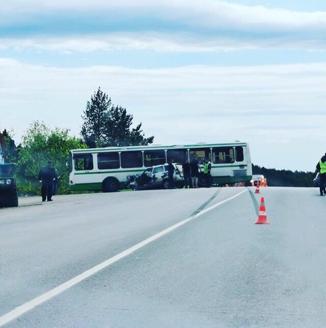 В Чепецком районе ВАЗ влетел в рейсовый автобус: есть пострадавшие
